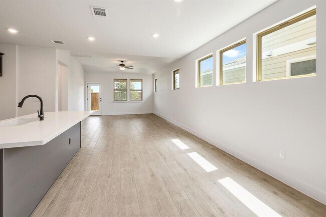 Building Photo - 6111 Dumfries Ln