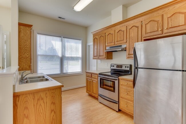 Building Photo - 955 Poquoson Ave