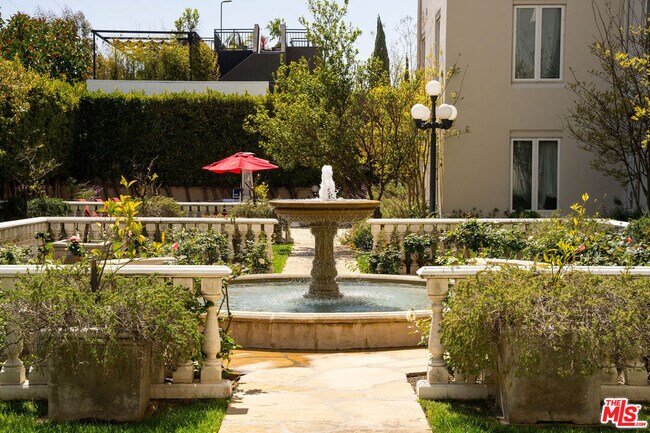 Building Photo - 1424 N Crescent Heights Blvd