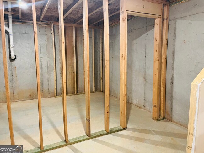 Building Photo - 138 Silver Birch Pass