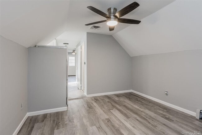 Building Photo - 36 Vine Ln