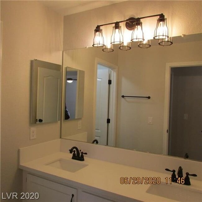 Building Photo - Beautiful 3 Bedroom/2.5 Baths in Summerlin