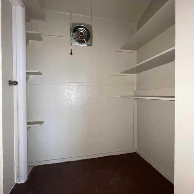 Building Photo - 2-Bedroom and 1.5-Bathroom with a Bonus Rooom