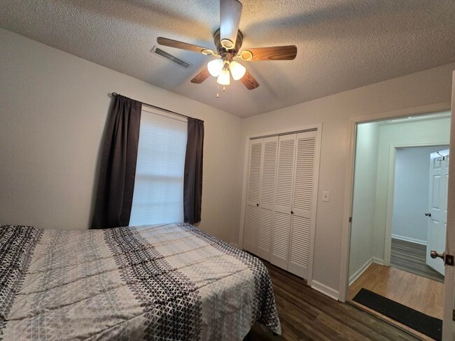 Building Photo - 5945 Lost Creek Dr