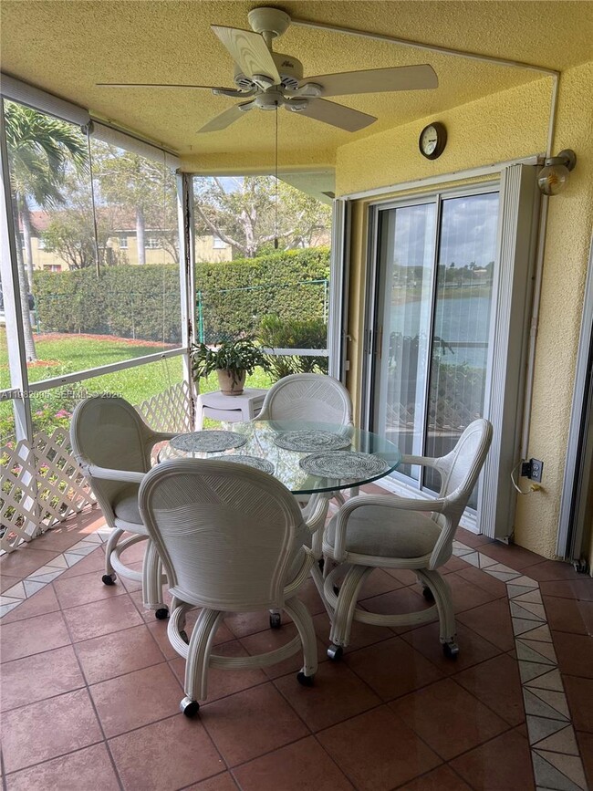 Building Photo - 2525 SE 19th Pl