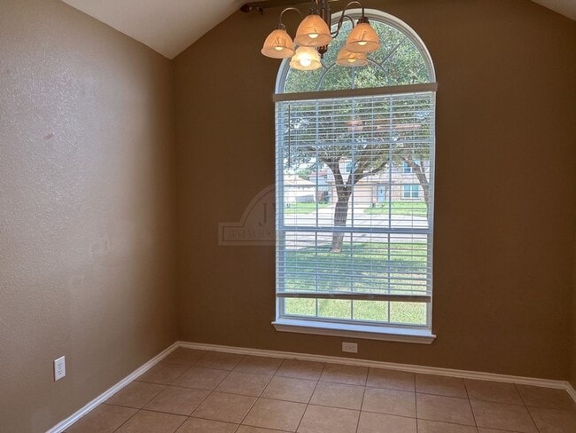 Building Photo - 4402 Golden Gate Dr