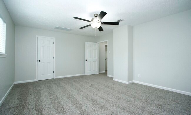 Building Photo - 25607 Pecan Valley Cir