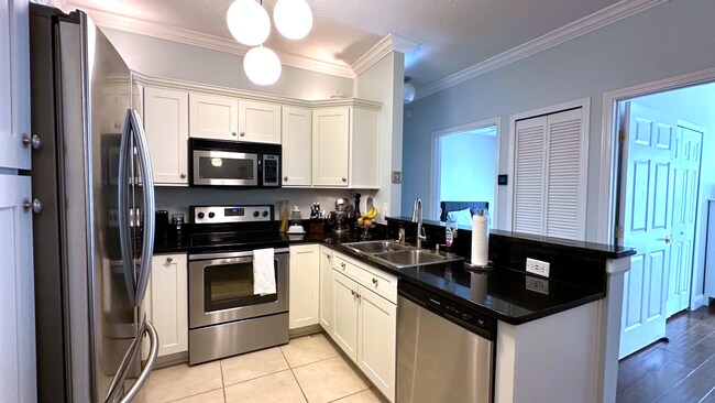 Building Photo - Gated Community, 3/2, Just Minutes to Beach!