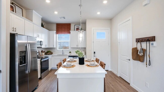 Building Photo - North Elm Street, Denton, TX 76207 - 2 BR 2 BA house