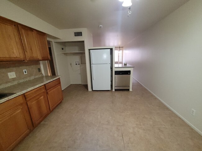 Building Photo - 3139 E Glenrosa Ave