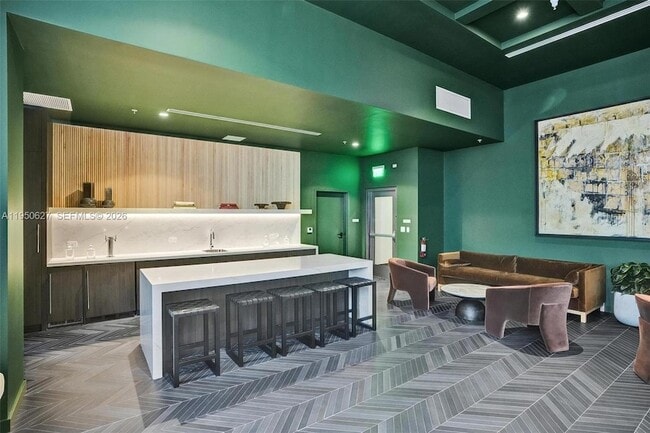 Building Photo - 11 NE 6th St