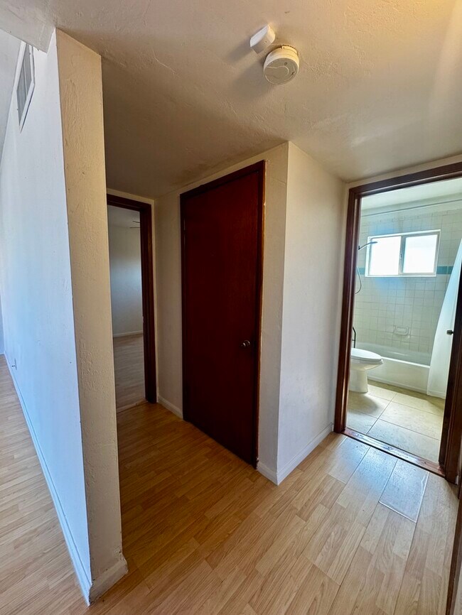 Building Photo - FOR RENT