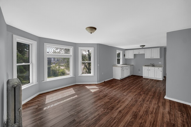 Building Photo - 72 E 136th St