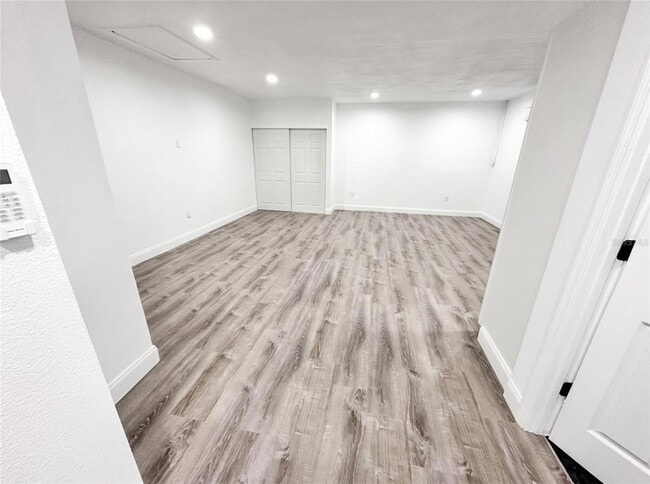 Building Photo - 1017 Parkwood Dr