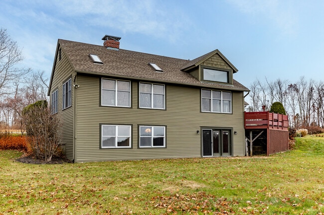 Building Photo - 411 Beach St