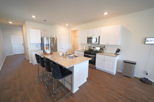 Building Photo - Like-New Home in Applewood Neighborhood. Realtor Commission: $600