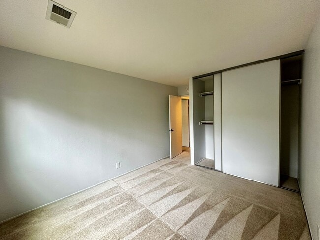 Building Photo - Single Story townhome, water/sewer paid by...