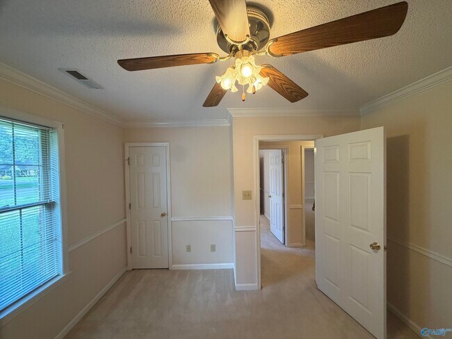 Building Photo - 701 Rigel Dr SW