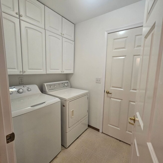 Building Photo - Beautiful CK School District Home Backing to Greenbelt – Pets Negotiable!
