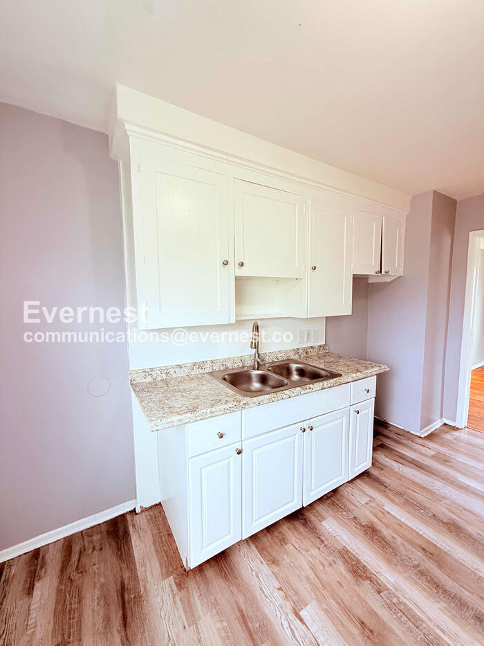 Building Photo - 17137 Ontario St