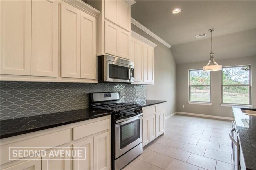 Building Photo - 2401 Los Angeles Ave