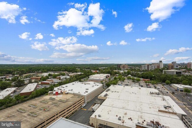 Building Photo - 5750 Bou Ave