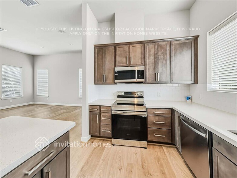 Building Photo - 10534 Executive Lake Dr