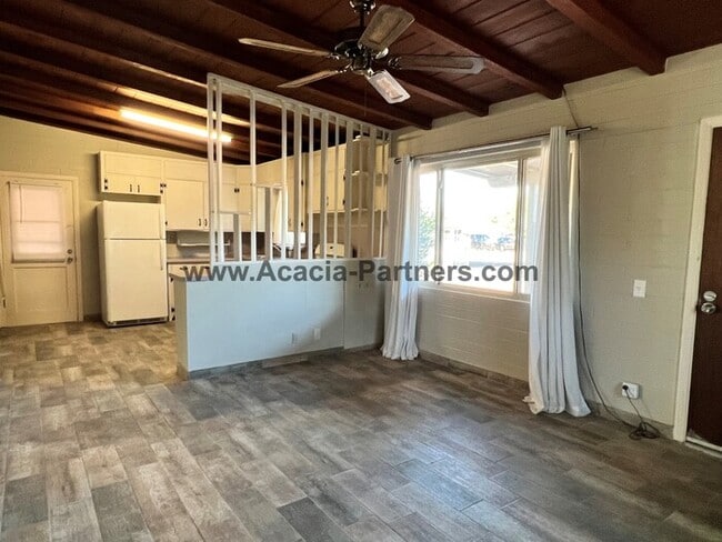 Building Photo - Centrall Located Two Bedroom Home