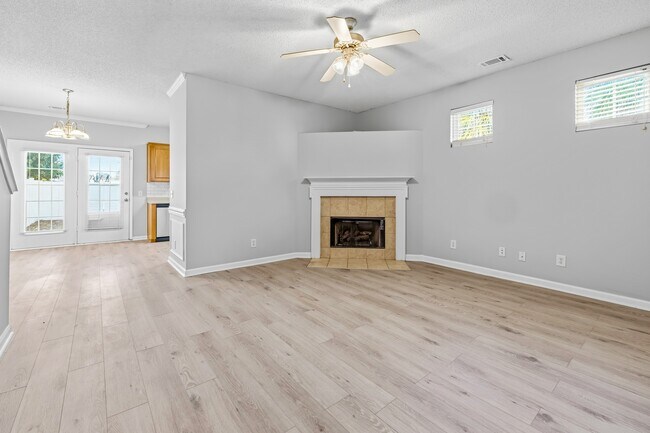 Building Photo - 777 King George Blvd