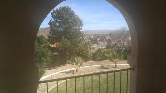 Building Photo - 1545 Montezuma Cir