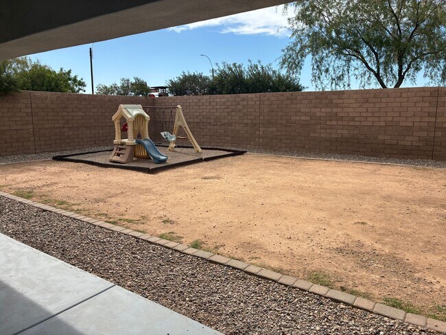 Building Photo - **BEAUTIFUL 3 BEDROOM/3 BATHROOM HOME LOCATED IN EASTMARK (ELLSWORTH & RAY)**