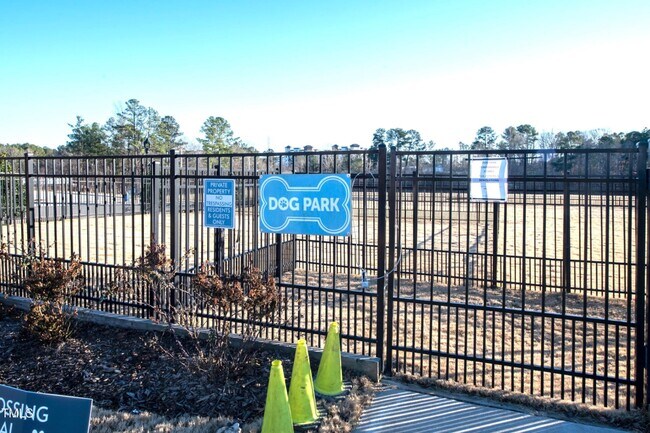 Building Photo - Single Family 4 Bedroom 3 Bathroom for Rent - Guest Bedroom Down