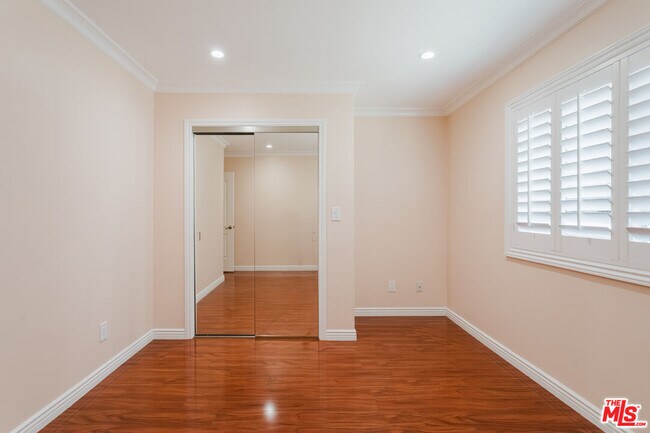 Building Photo - 9047 Riderwood Dr