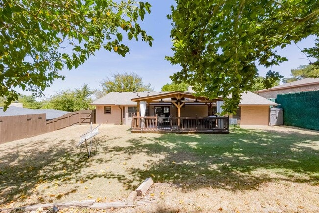 Building Photo - 906 Tammy Dr
