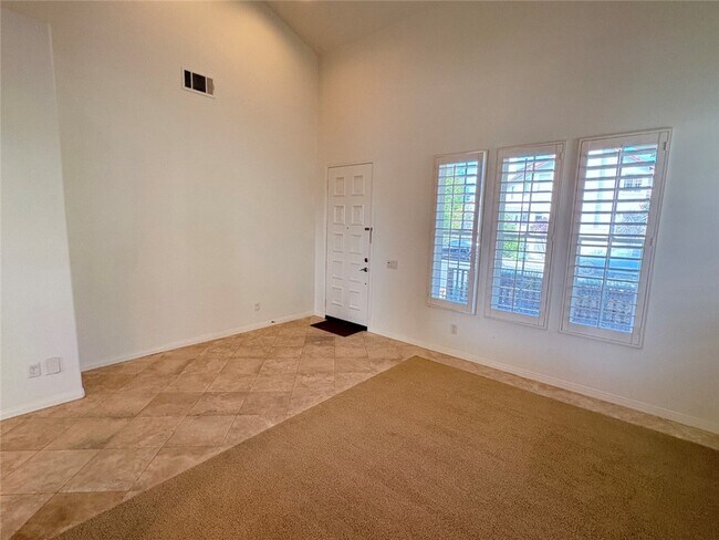 Building Photo - 24 Country Walk Dr