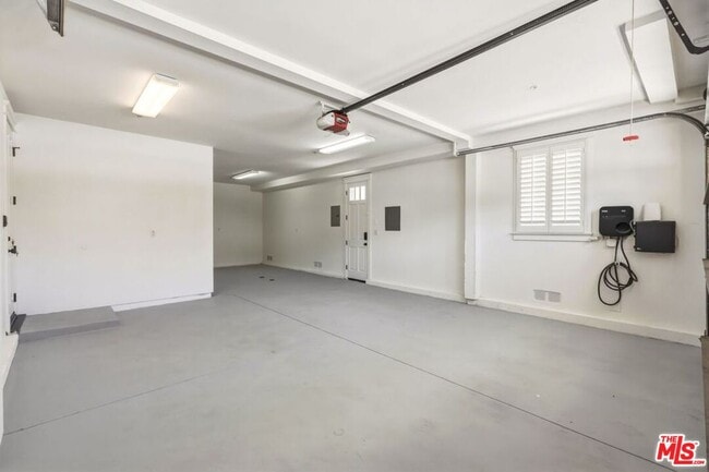 Building Photo - 1633 Voorhees Ave