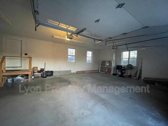 Building Photo - 5 Kyle's Ct