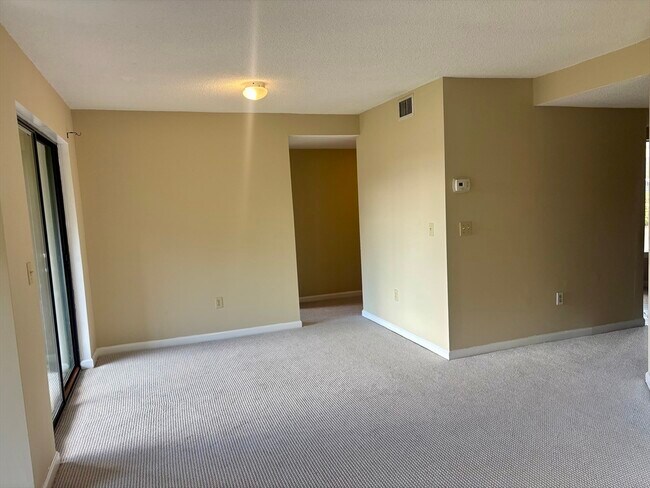 Building Photo - 305 Trailside Way