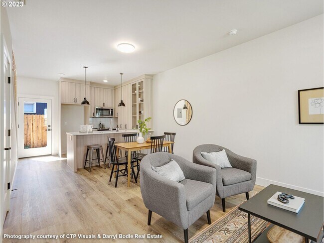 Building Photo - Stunning Modern Condo in Woodstock with Washer/Dryer in-unit, Patio & More