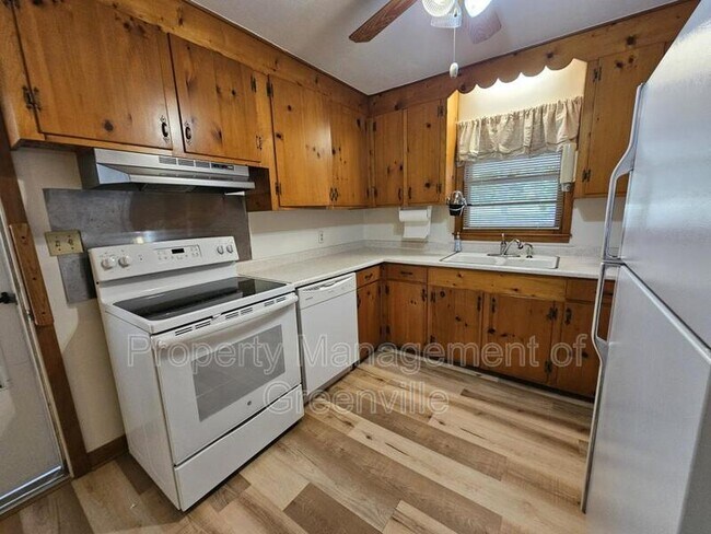 Building Photo - 400 Berea Dr