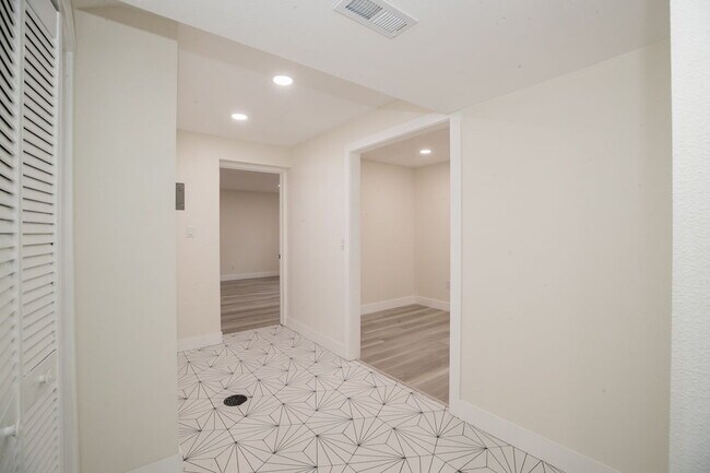 Building Photo - 2308 S Lima St
