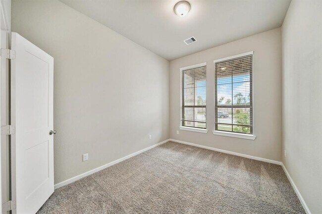 Building Photo - 1547 Crystal Stream Dr