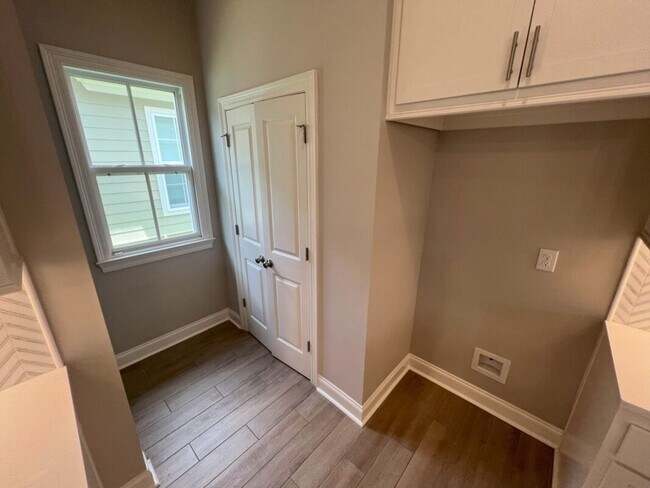 Building Photo - Beautiful 4-Bedroom Home in The Magnificen...