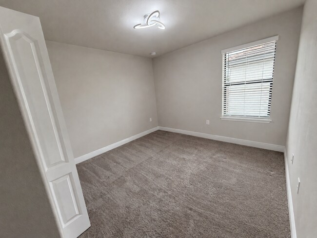 Building Photo - Spacious 5-Bedroom Home at 170 Mitchell's Manor – 4.5 Baths and 2,708 Sq Ft of Comfort in Haines ...