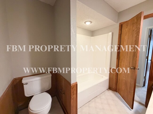 Building Photo - 1103 Scarlet Oaks Cir