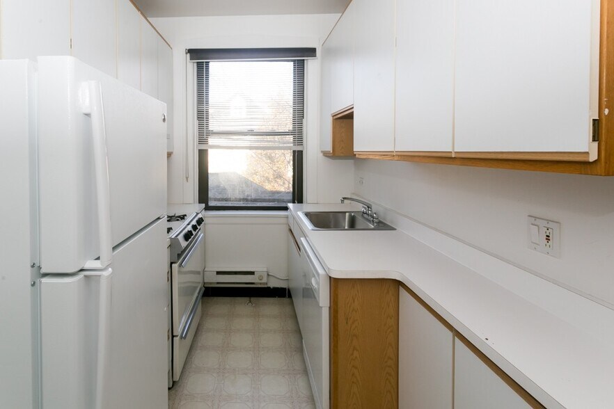 Building Photo - 1312 Oak Ave