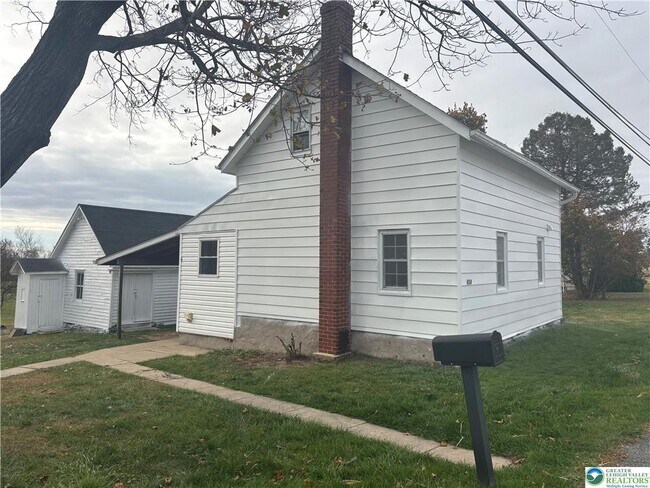 Building Photo - 654 Youngs Hill Rd