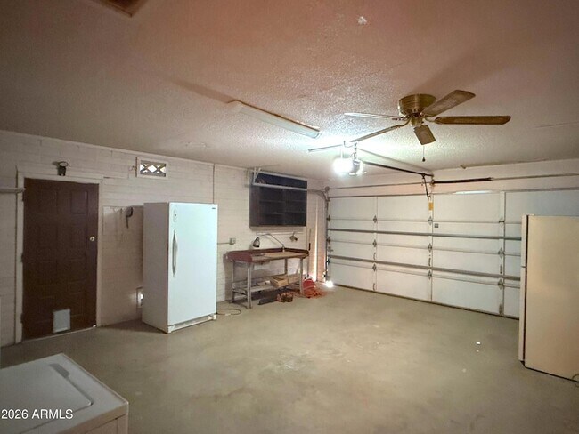 Building Photo - 314 E Malibu Dr