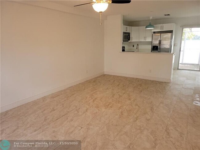 Building Photo - 2828 Edgehill Ln