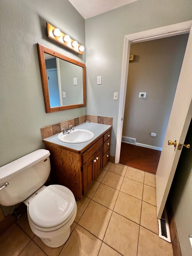 Building Photo - Adorable 3 bed 1 bath home in Fort Collins!